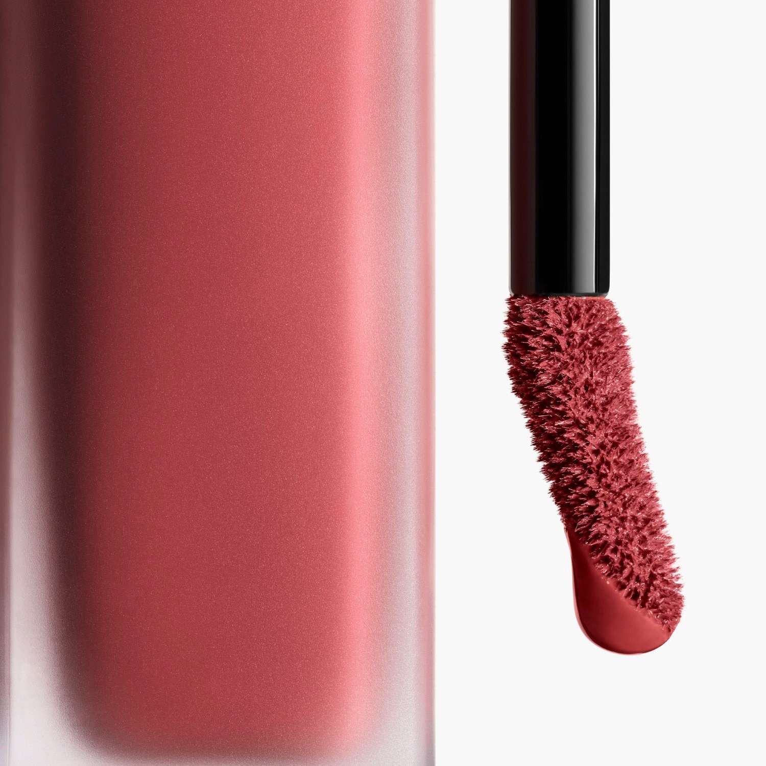 LA BARRA DE LABIOS LÍQUIDA MATE INTENSA DE LARGA DURACIÓN